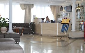 Paradise Hotel